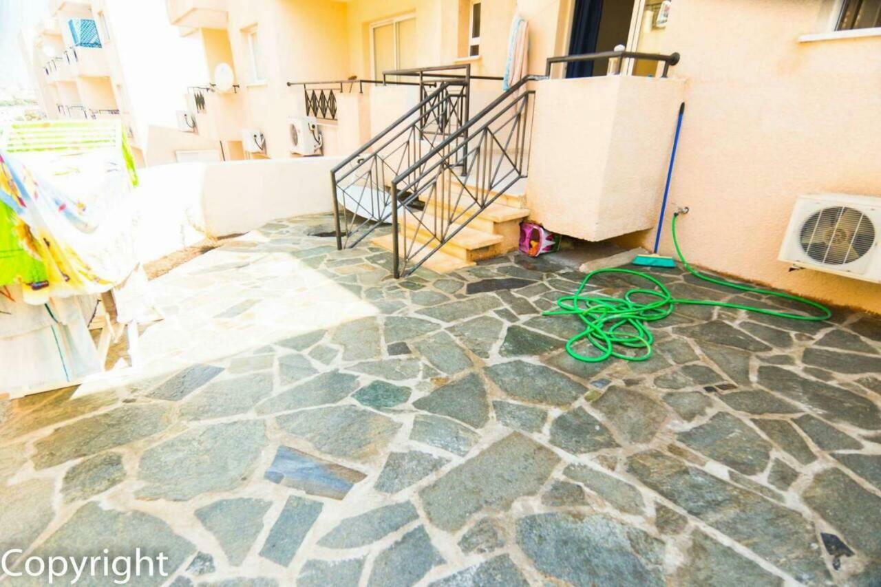By The Sea Paphos Exterior foto