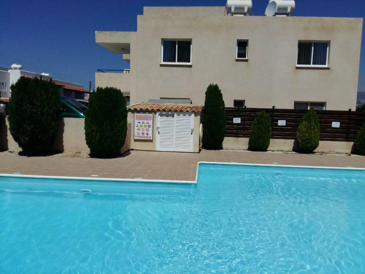 By The Sea Paphos Exterior foto